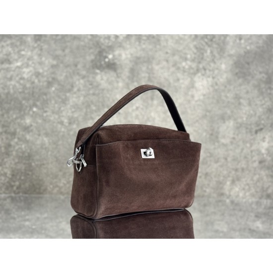 Balenciaga More ←