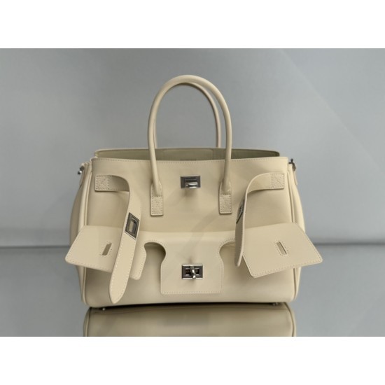 Balenciaga More ←