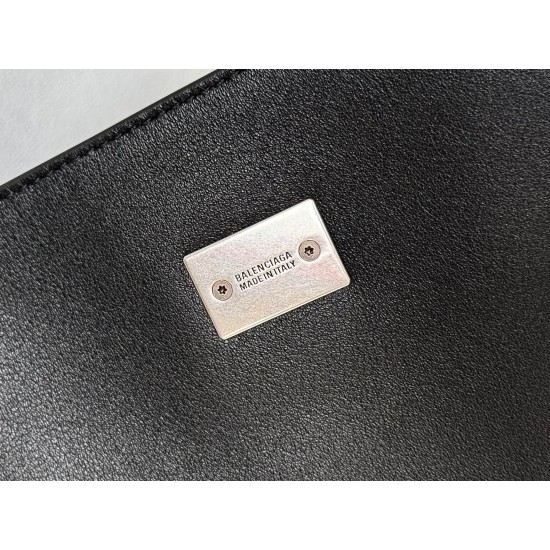 Balenciaga More ←
