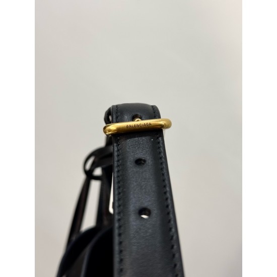 Balenciaga More ←