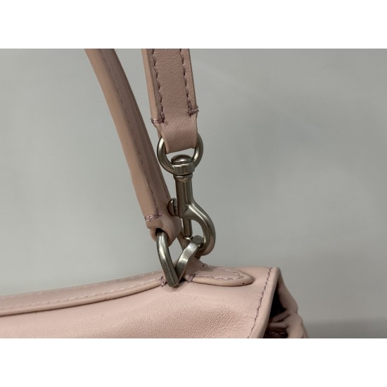 Balenciaga More ←