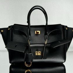 Balenciaga More ←