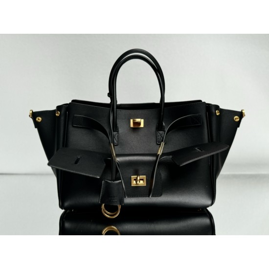 Balenciaga More ←