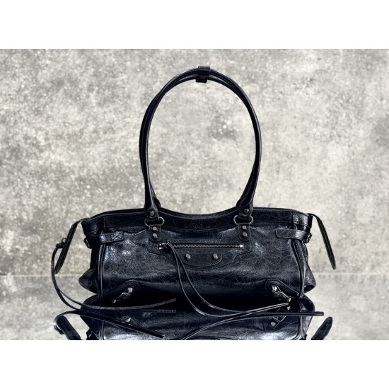 Balenciaga Le Cagole