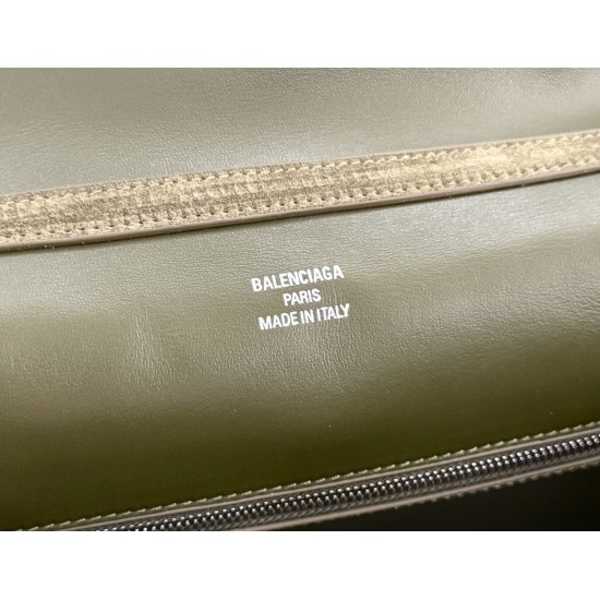 Balenciaga More ←