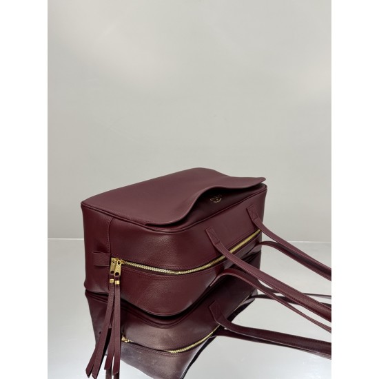 Balenciaga More ←