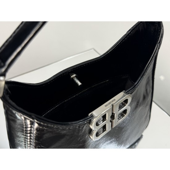 Balenciaga More ←