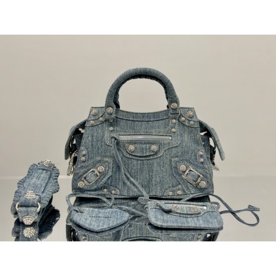 Balenciaga More ←