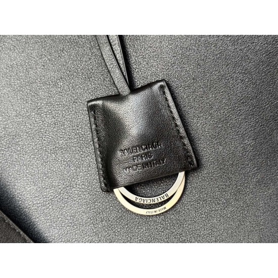 Balenciaga More ←