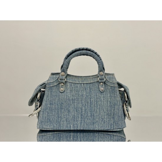 Balenciaga More ←
