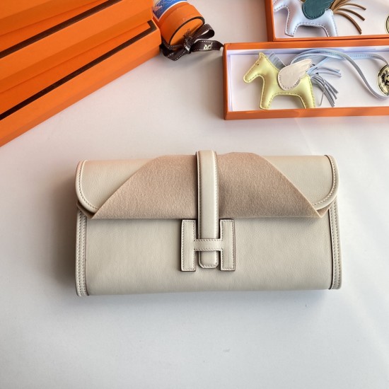 HERMÈS Clutchs