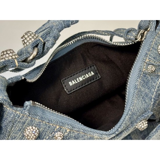 Balenciaga More ←