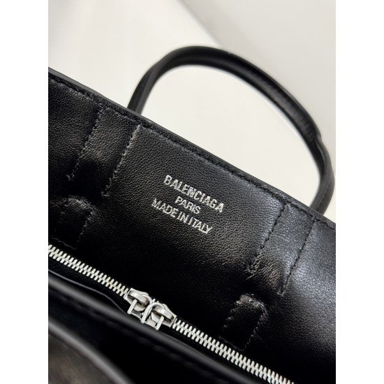 Balenciaga More ←