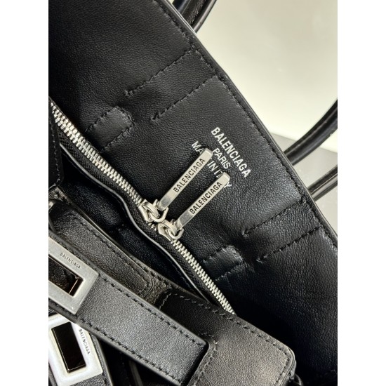 Balenciaga More ←