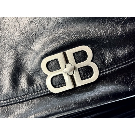 Balenciaga More ←