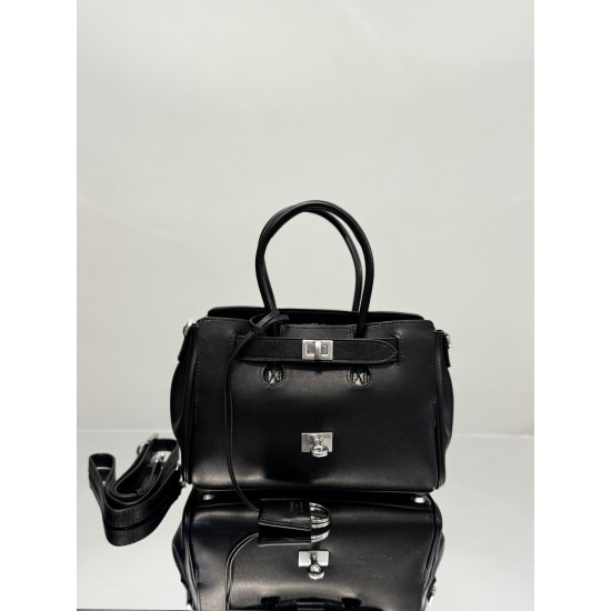 Balenciaga More ←