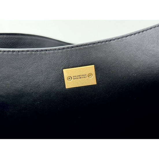 Balenciaga More ←