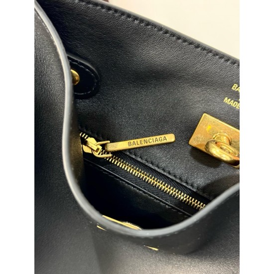 Balenciaga More ←