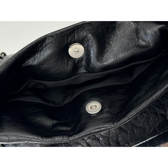 Balenciaga More ←