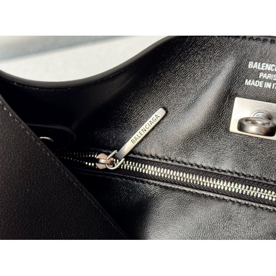 Balenciaga More ←
