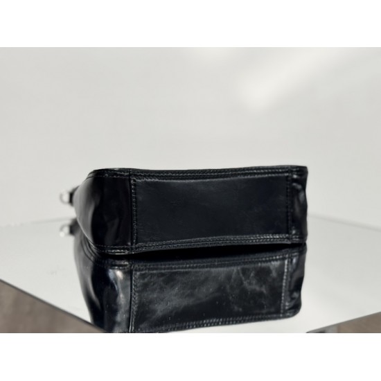 Balenciaga More ←