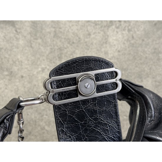 Balenciaga More ←