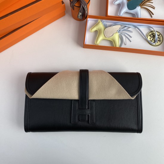 HERMÈS Clutchs