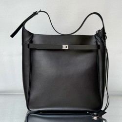 Balenciaga More ←
