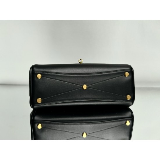 Balenciaga More ←