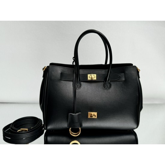 Balenciaga More ←