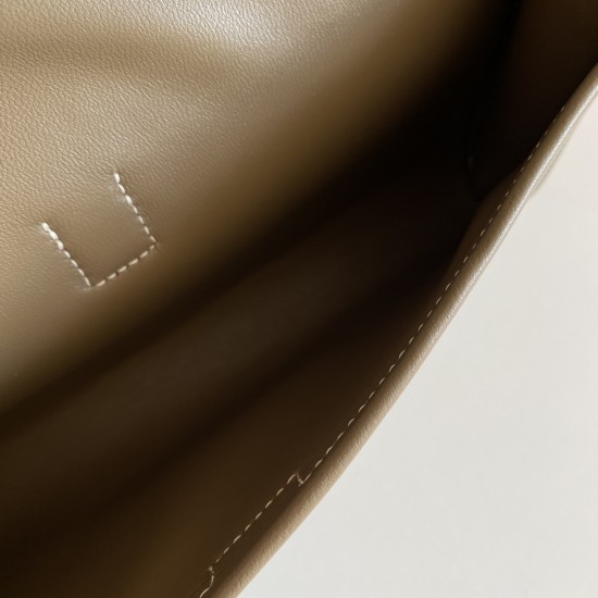 HERMÈS Clutchs
