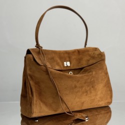 Balenciaga More ←