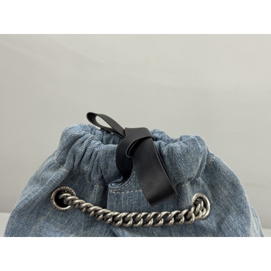 Balenciaga More ←