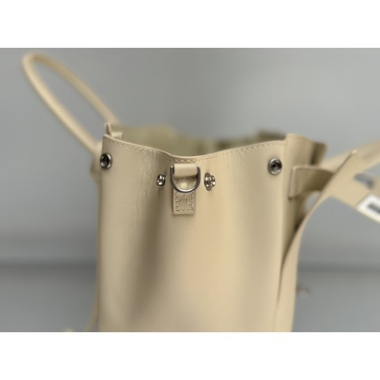 Balenciaga More ←