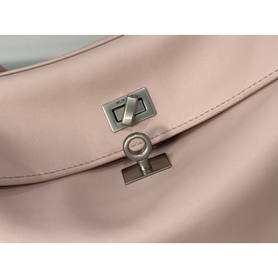 Balenciaga More ←