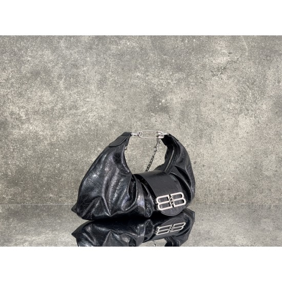 Balenciaga More ←