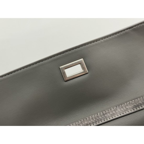 Balenciaga More ←