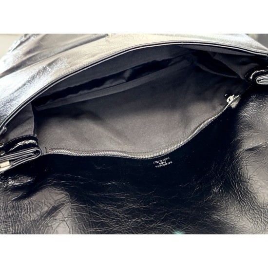 Balenciaga More ←
