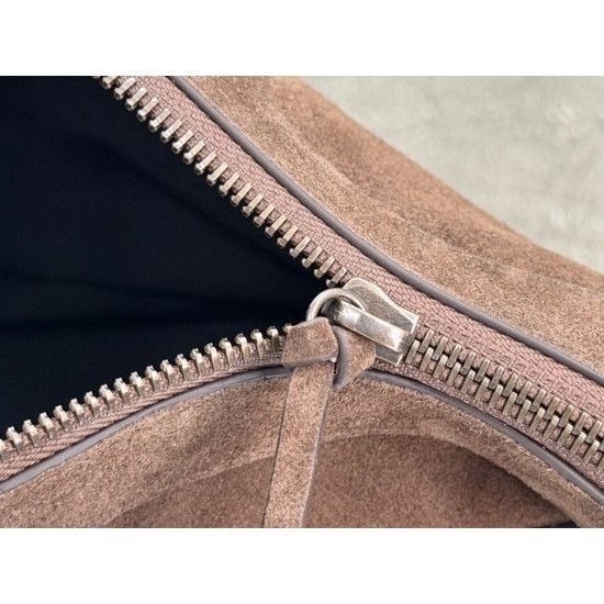 Balenciaga Le Cagole