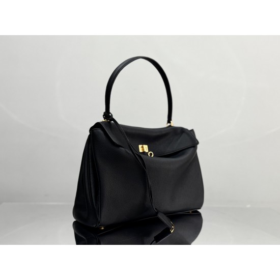 Balenciaga More ←