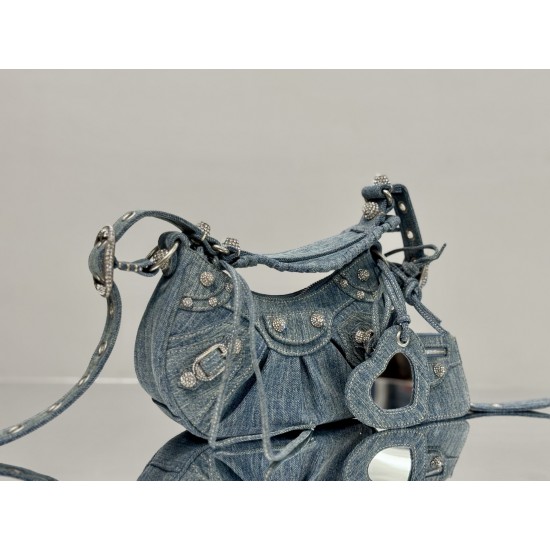 Balenciaga More ←