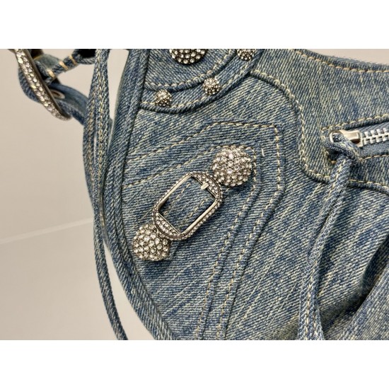 Balenciaga More ←