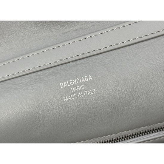 Balenciaga More ←