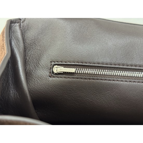 Balenciaga More ←