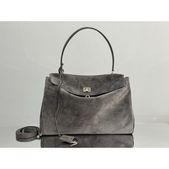 Balenciaga More ←