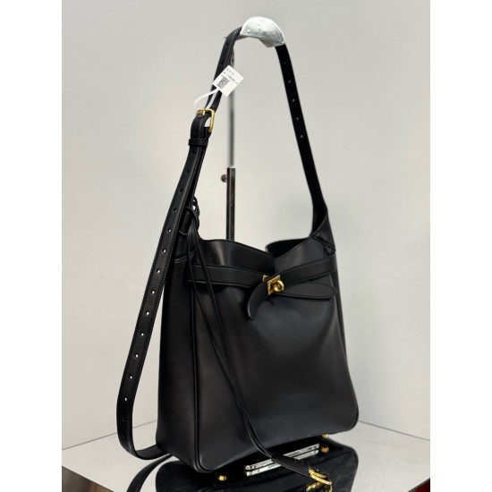 Balenciaga More ←