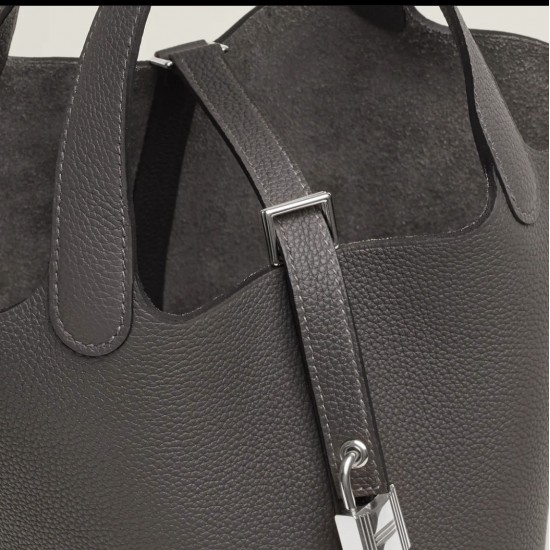 Style：Picotin lockColour：8F/sliverSize：18cmLeather：clemenceHardware：slivet菜篮18cm，锡器灰牛皮，银扣，高级全手工专属定制‼️