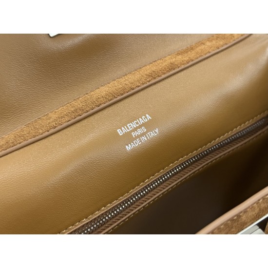 Balenciaga More ←