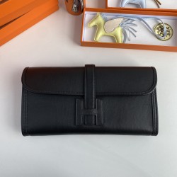 HERMÈS Clutchs