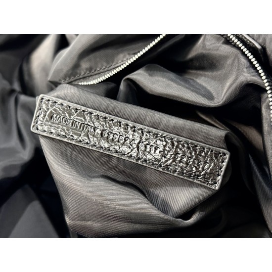 Balenciaga More ←
